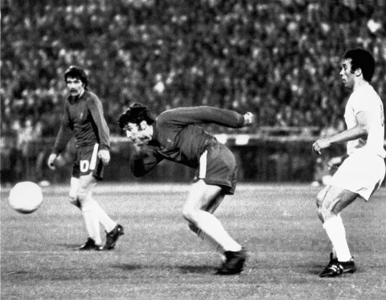 La generación del Madrid yé-yé | Araquistaín; Pachín, De Felipe, Zoco, Sanchís; Pirri, Velázquez; Serena, Amancio, Grosso, Gento.