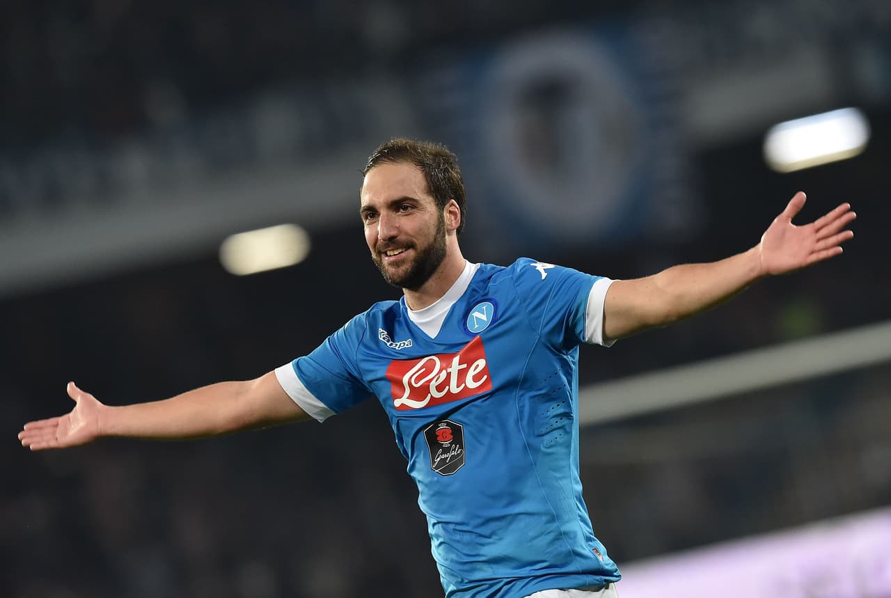 A pesar del poder goleador de Higuaín, el Napoli se quedó sin poder festejar el Scudetto ya que la Juventus le sacó nueve puntos de diferencia.