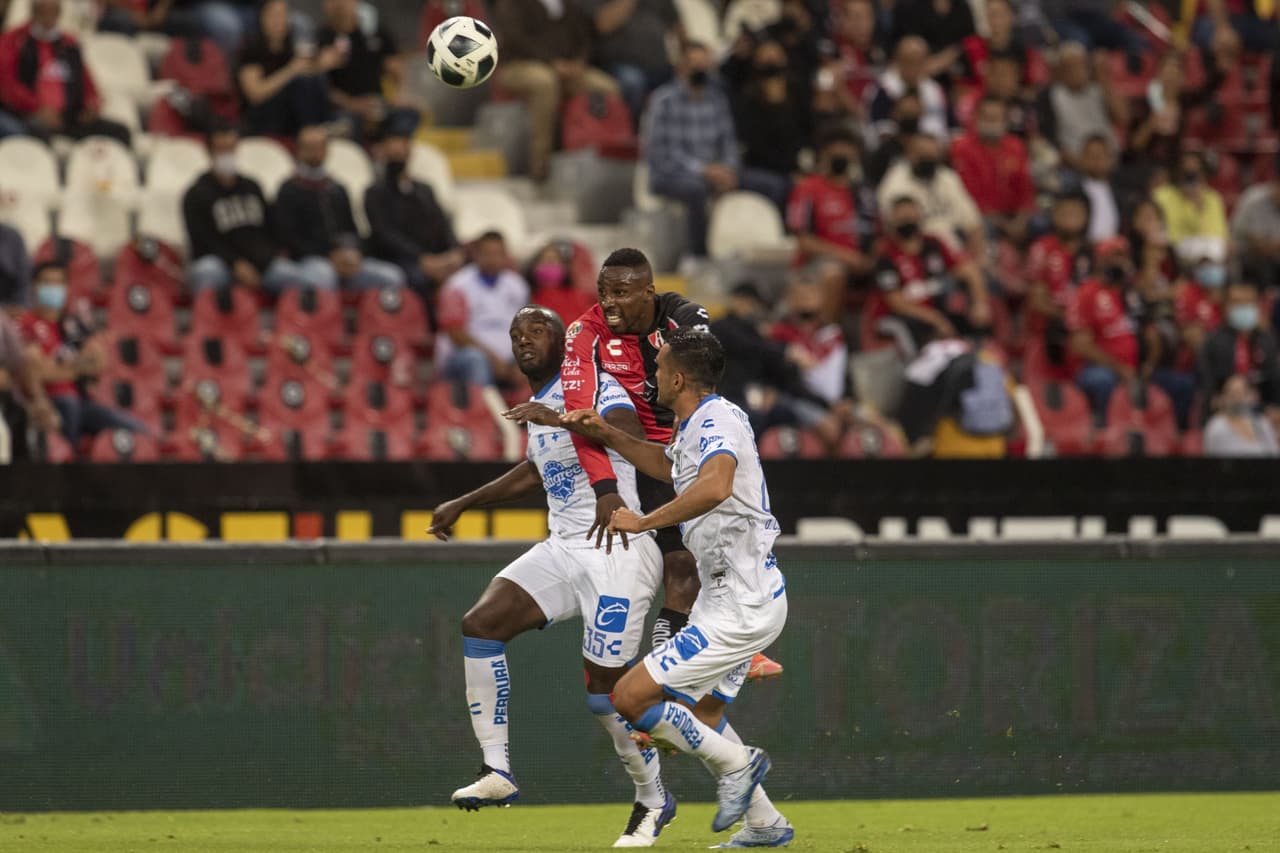 Julio Furch y Christopher Trejo son los encargados de anotar en la victoria 2-0 sobre Querétaro.