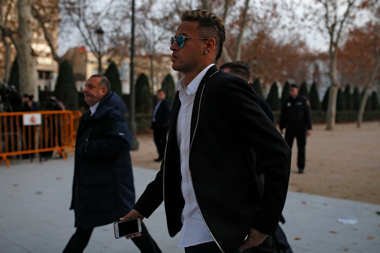 Neymar sólo firmaba lo que decía su padre