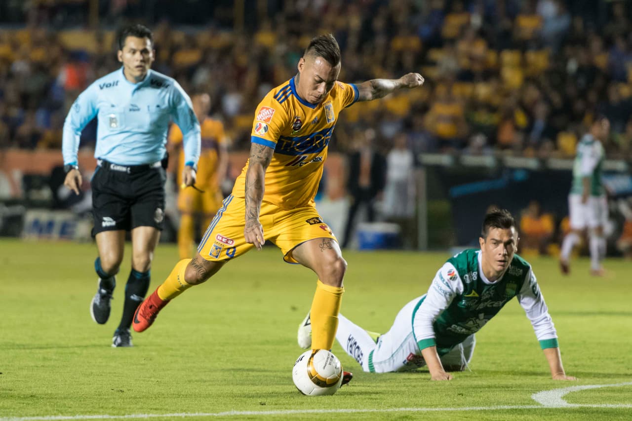 Tigres buscó adelantarse de nuevo a toda costa. Eduardo Vargas fue un peligro constante para la defensiva visitante.