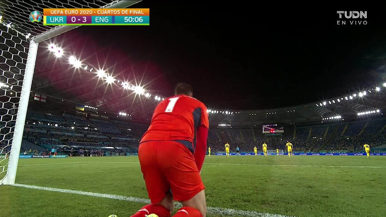 ¡GOL!  anota para Inglaterra. Harry Kane