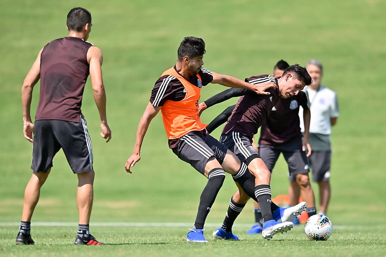 En uno de los campos de la Universidad de Carolina del Norte la selección mexicana de fútbol entrenó por última vez con miras a lo que será el duelo ante Martinica en el cierre del Grupo A. Héctor Moreno y Rodolfo Pizarro se reitegraron al grupo que dirige el 'Tata' Martino. Fernando Navarro, Jonathan Orozco, Luis Montes y Pizarro serían titulares en el Bank of America Stadium de Charlotte.