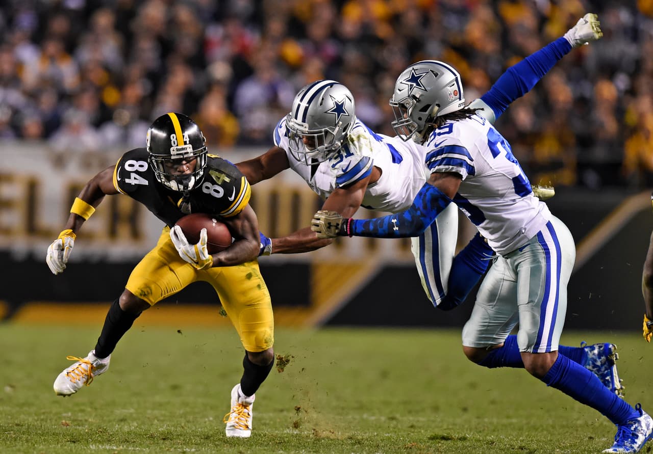 Doble cobertura a tan talentoso receptor. Antonio Brown superó las 100 yardas en recepciones ante los Cowboys, pero los Steelers perdieron.