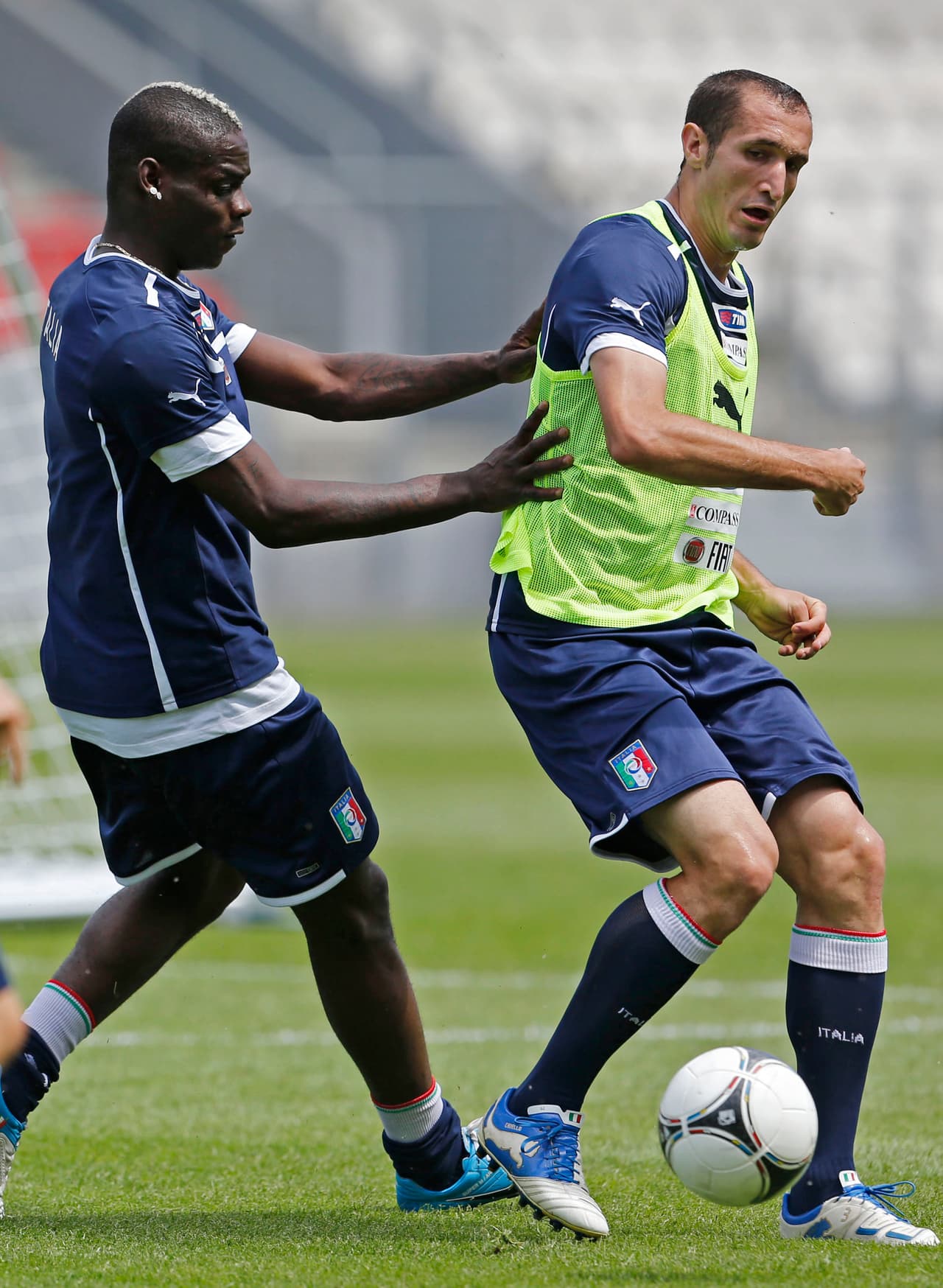 Chiellini arremete y luego le responden: "Él se meaba encima"