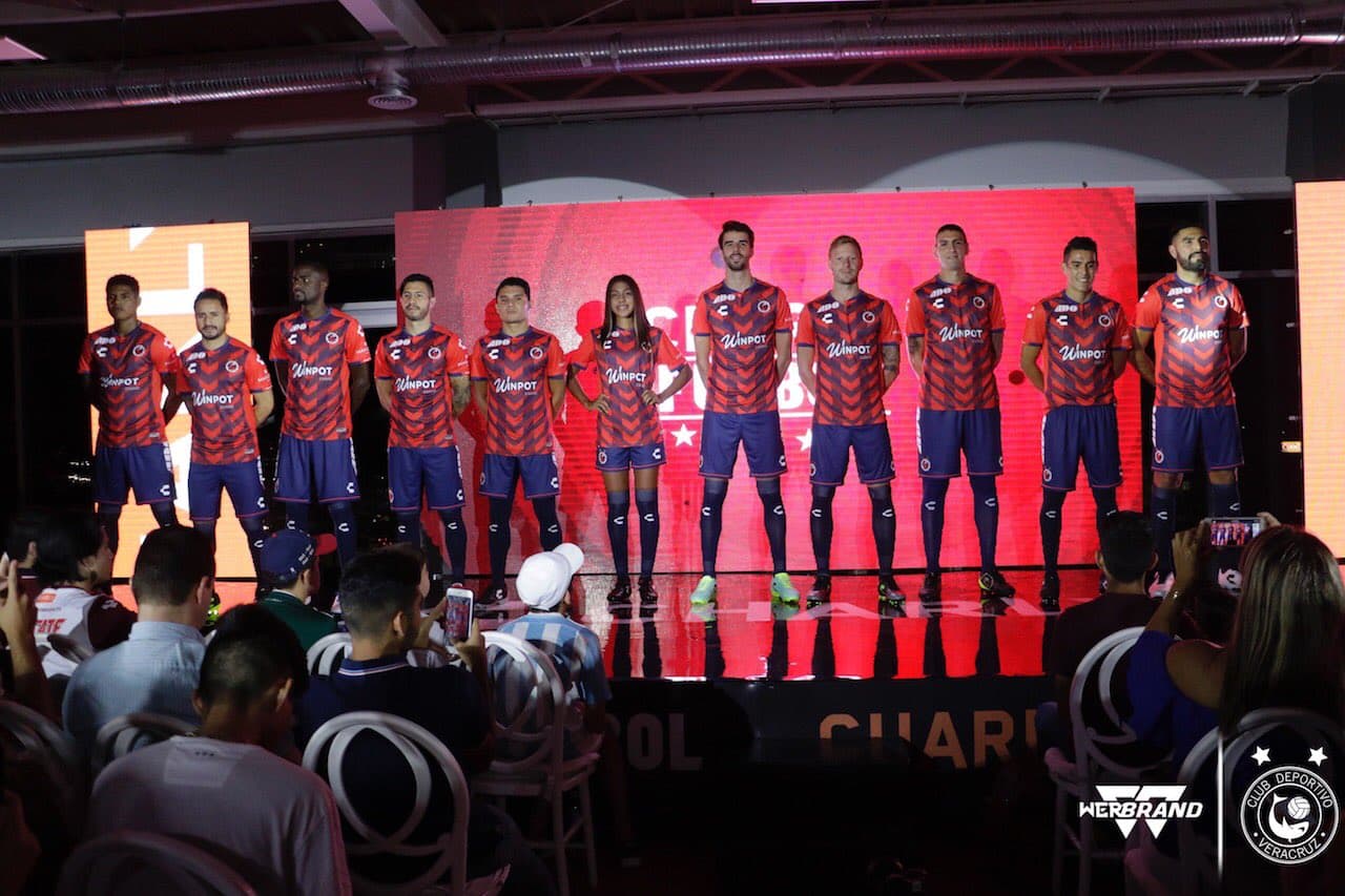 twitter.com/clubtiburones