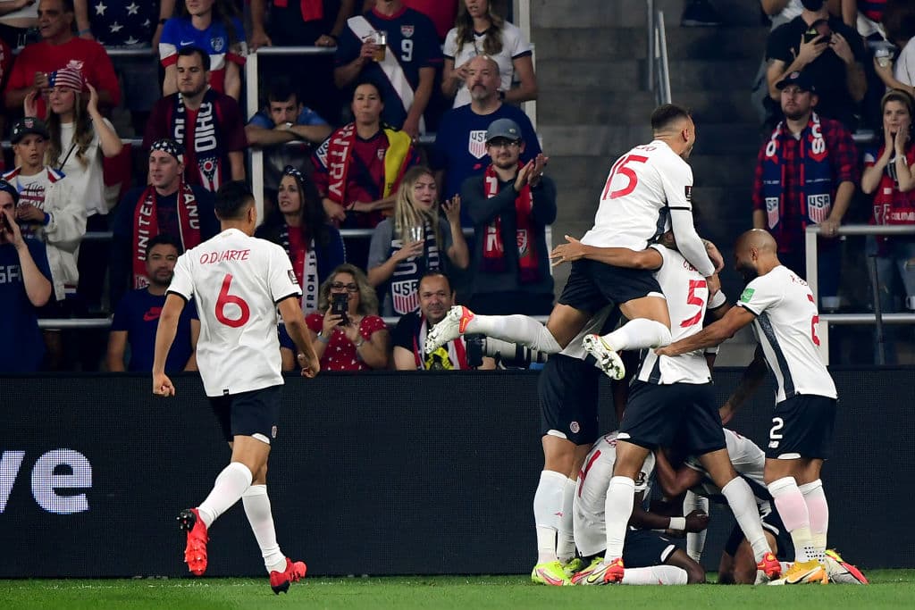 Con un golazo de Sergiño Dest y un autogol de Leonel Moreira, Estados Unidos le da la vuelta al marcador y vencen 2-1 a Costa Rica.