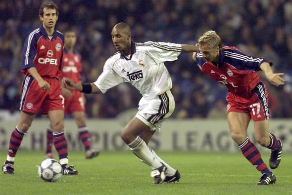 Nicolás Anelka fue una de las peores contrataciones del Real Madrid analizando el costo del jugador y los resultados obtenidos. El francés llegó a la casa blanca por 33 millones de euros, en la cancha el francés sólo anotó 4 goles en 28 juegos.