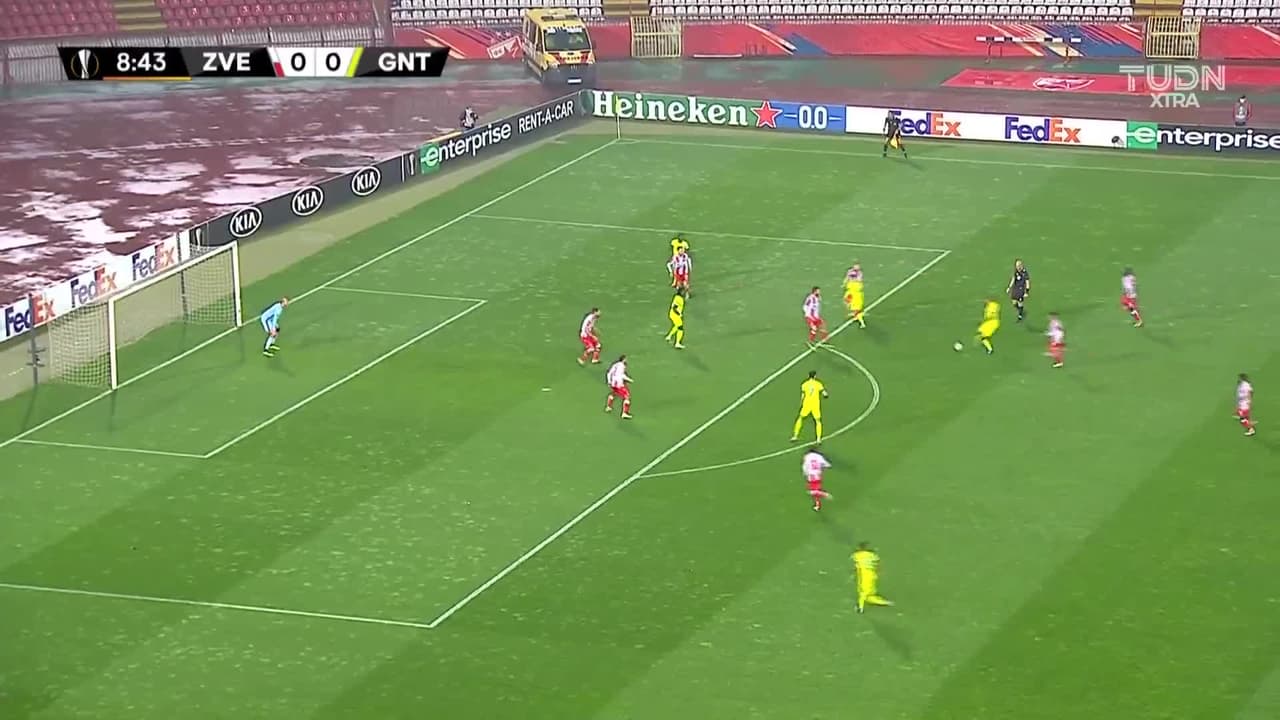 ¡TIRO ATAJADO! disparo por Roman Yaremchuk.