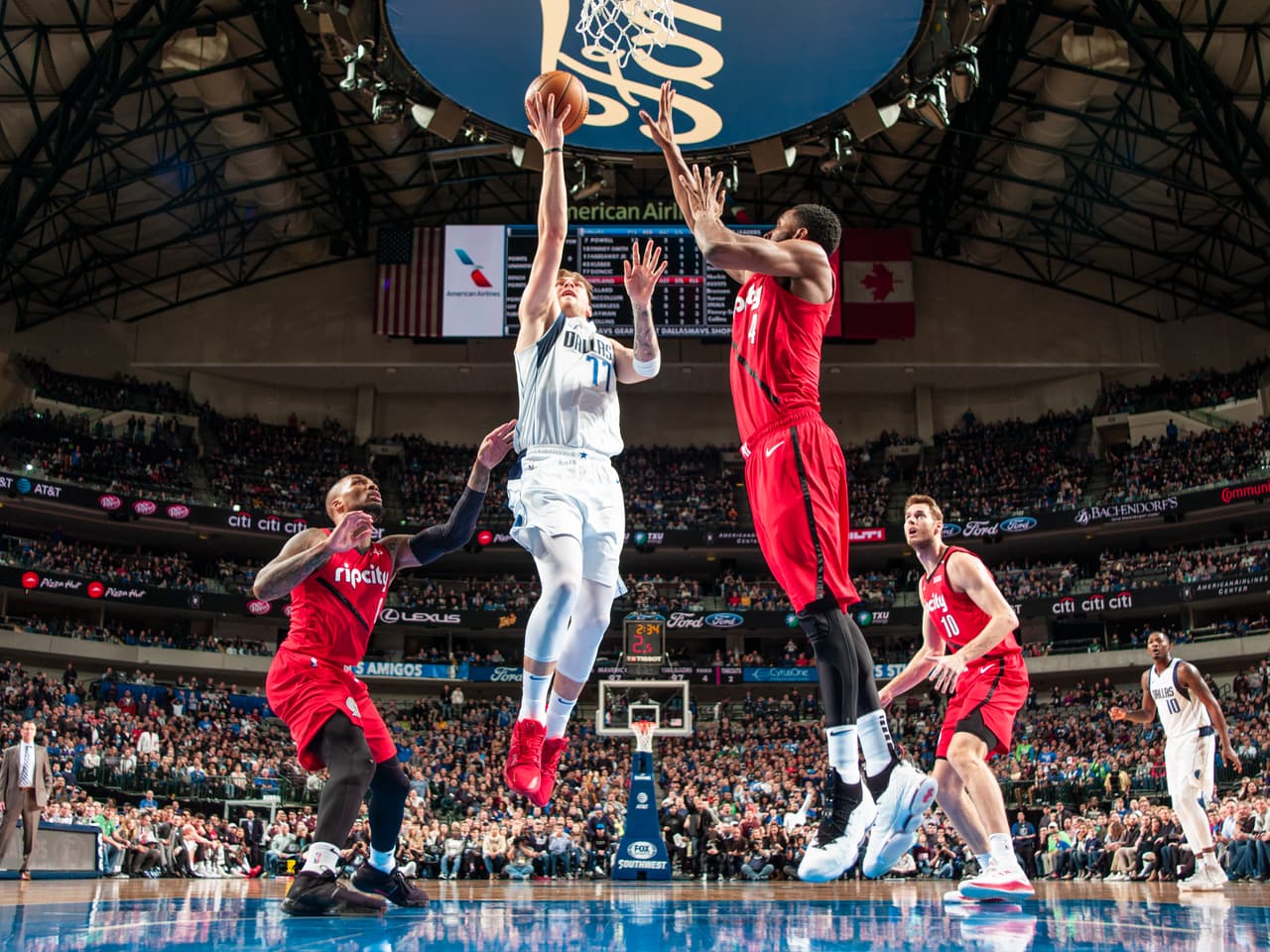 <b>Trail Blazers 101-102 Mavericks: </b>emocionante partido se vivió en el American Airlines Center de Dallas. Los texanos protagonizaron una remontada brillante en el último cuarto con 24 puntos sobre 9 de los de Portland.