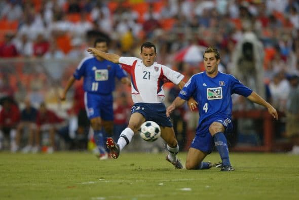 En la edición del 2002 la MLS decidió aplicar una variante al clásico de mitad de temporada. En ésta oportunidad las estrellas de la MLS se midieron a la selección de EEUU dando como resultado final un 3-2 favor la MLS.