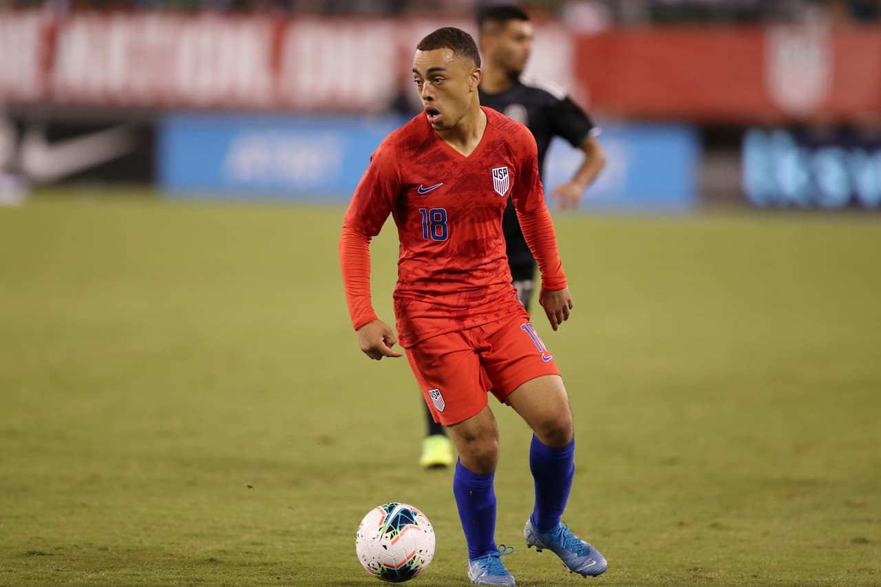 Dan por hecho en Holanda que Sergiño Dest jugará en el Barcelona