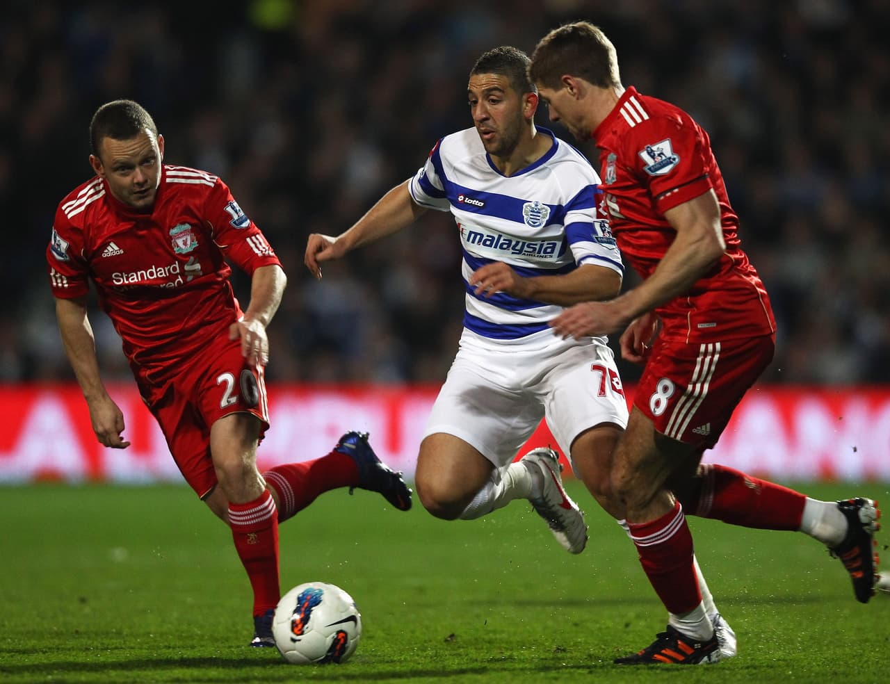 Liverpool visitaba al Queens Park Rangers en el Kiyan Prince Foundation Stadium.