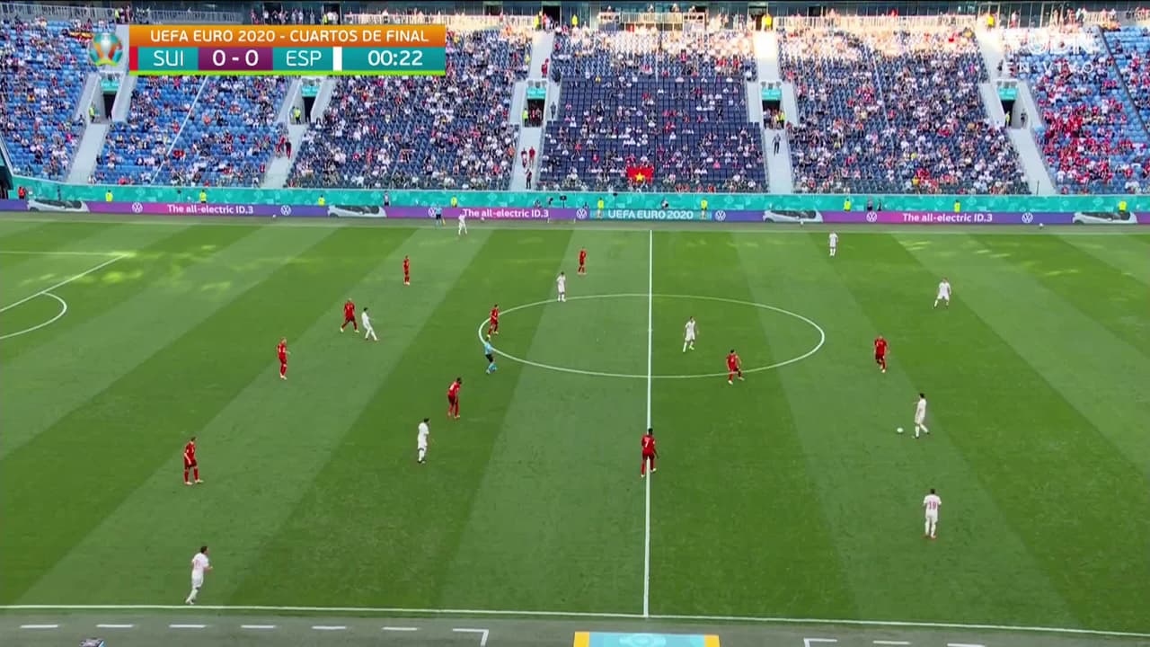 Arranca el partido y la pelota está en juego.
