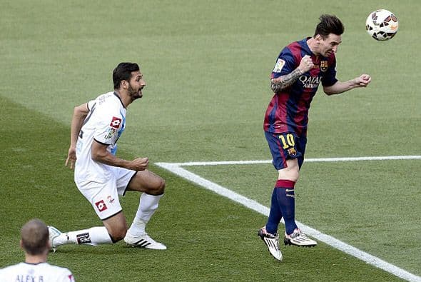 Apenas habían transcurrido 4 minutos cuando Messi hizo el primer gol de partido con este cabezazo.