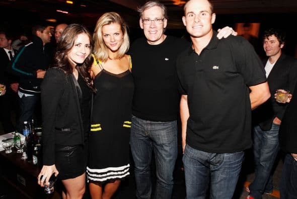 Acompañado de amigos y su esposa, Brooklyn Decker, Roddick la pasó 'bomba'.