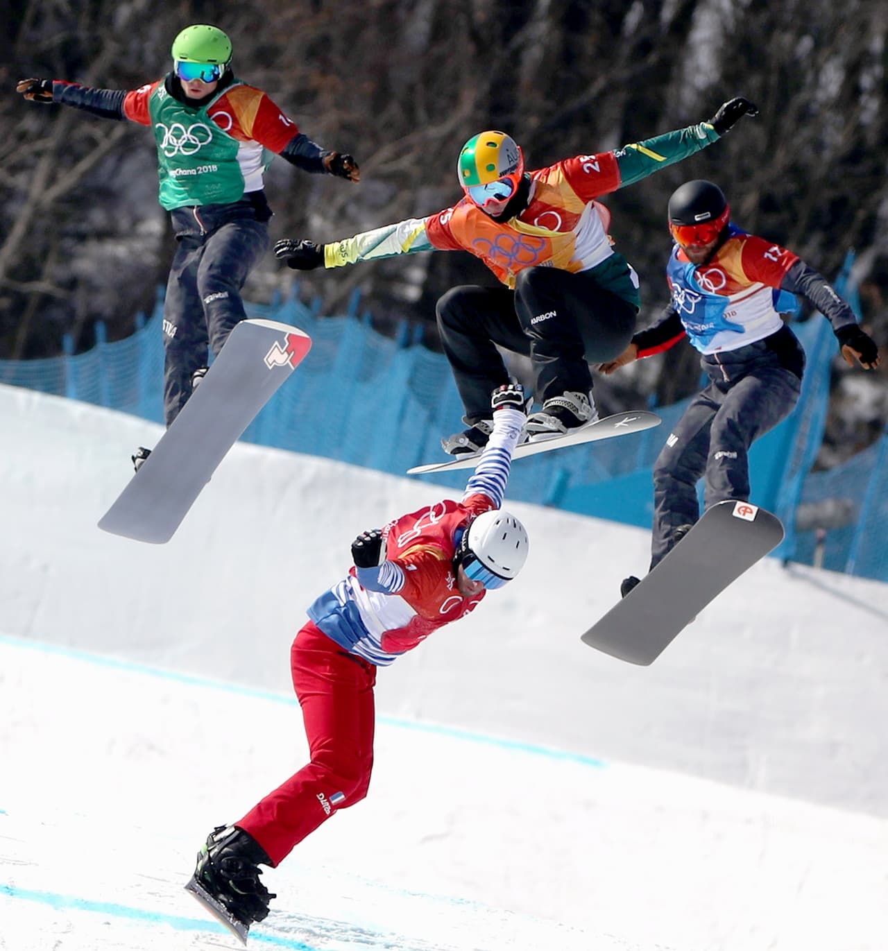 Sin embargo, en una de las rampas del circuito su tabla se elevó, él perdió el control y cayó con mucha fuerza sobre su espalda.