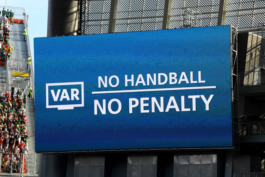 Luego de analizar en el VAR, se decidió que no había penalti contra México en el minuto 29 del primer tiempo.