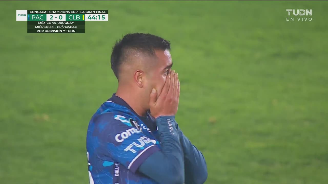 ¡Era el gol que aseguraba la copa! Falla grosera del Chiquito y Pachuca se lamenta