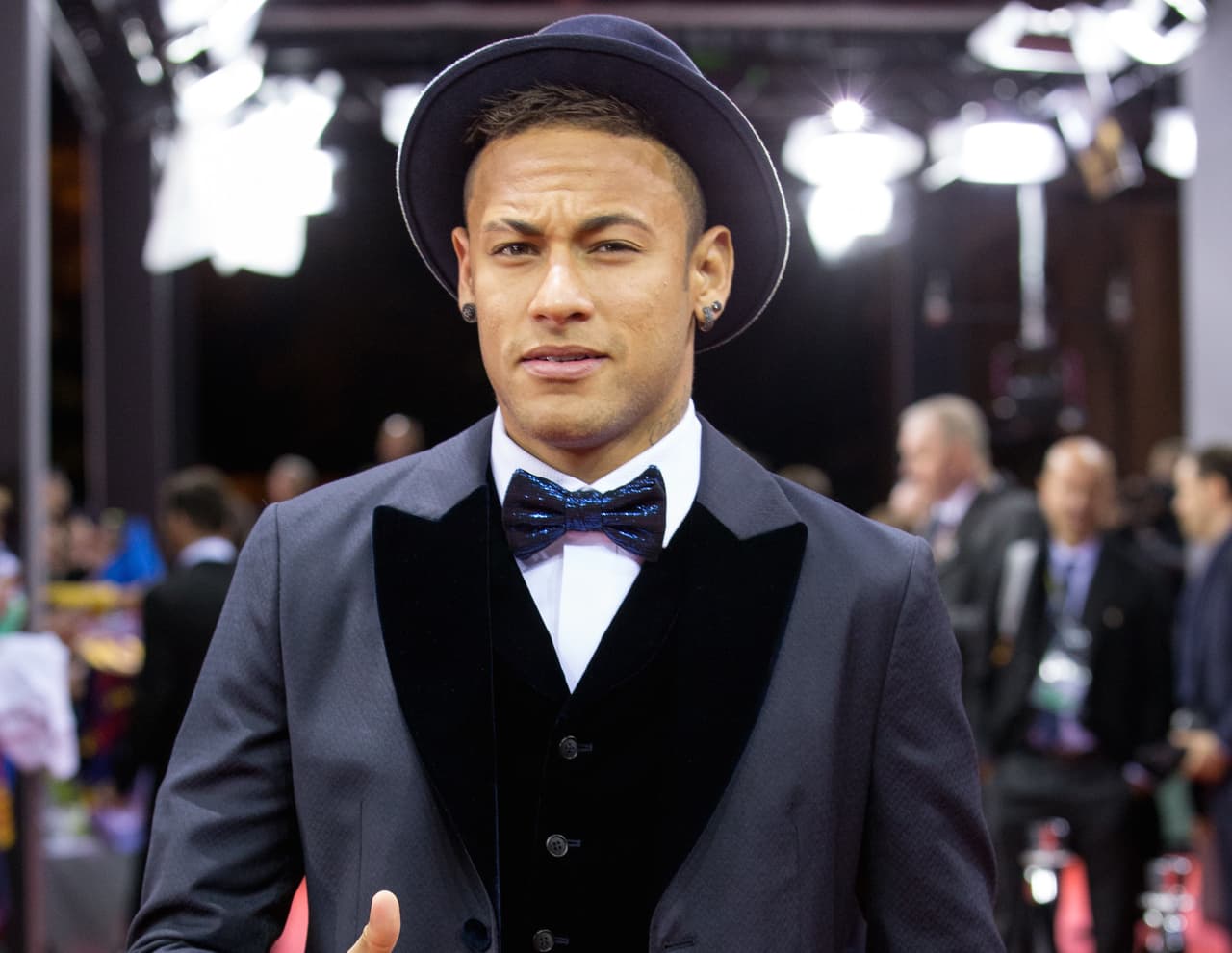 El estilo de Neymar también puede ser elegante y así o ha demostrado en las galas: eso sí, muy original y juvenil.