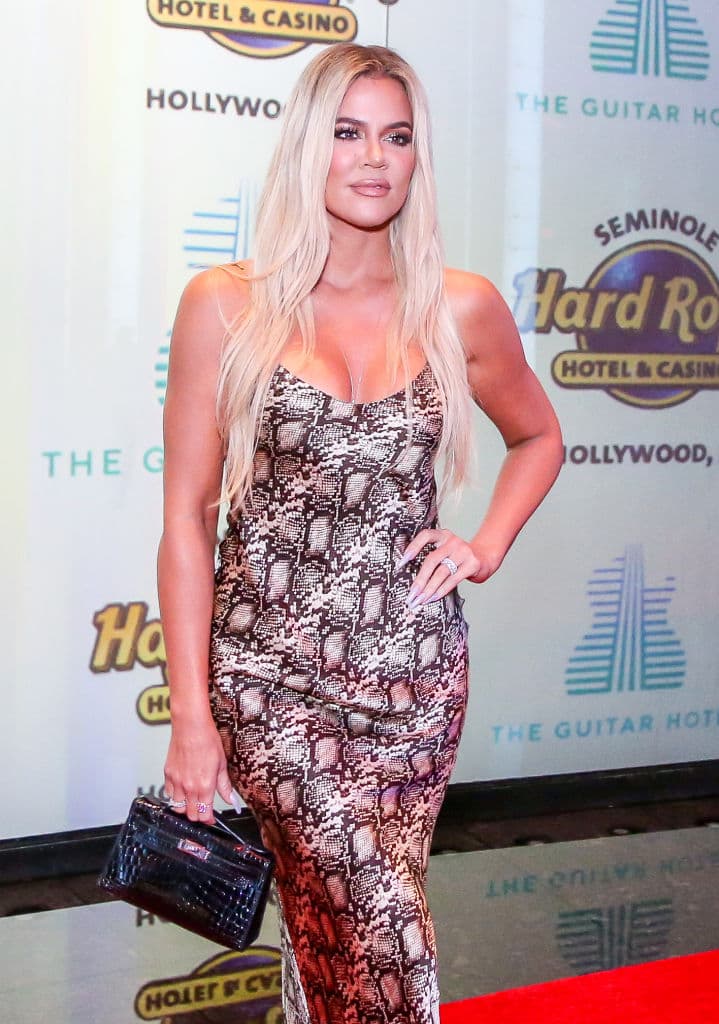 “La foto publicada esta semana es bonita. Pero después de haber tenido problemas con mi imagen corporal toda mi vida, cuando alguien te toma una foto que no es halagadora… una debe tener todo el derecho a pedir que no se comparta” declaró Kardashian.