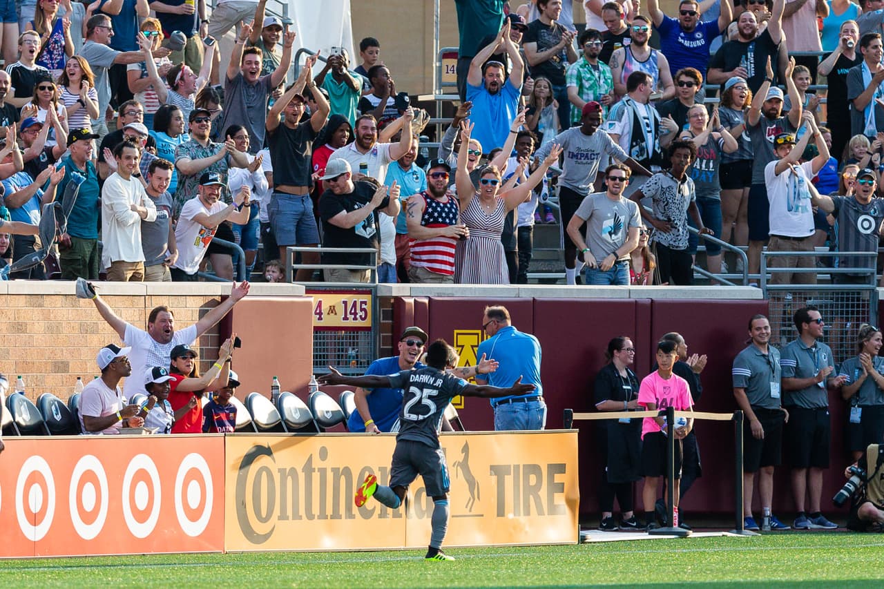 Todo comenzó el 4 de julio en el partido ante Toronto F.C., en el cual fue la gran figura de los Loons con goles de gran calidad desde media distancia.