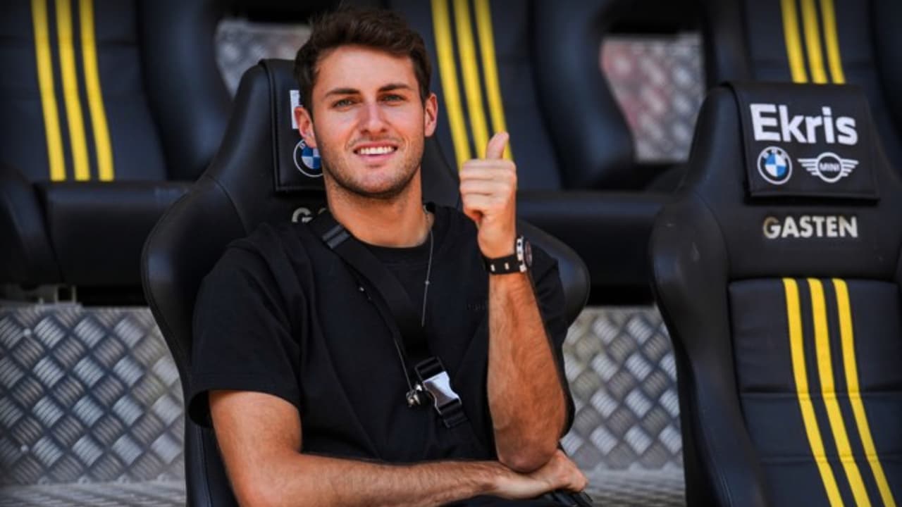 Santi Giménez estuvo presente en la goleada de Feyenoord