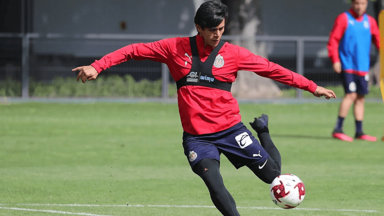 ¡Está de vuelta! Chivas recupera a J.J. Macías para el Repechaje