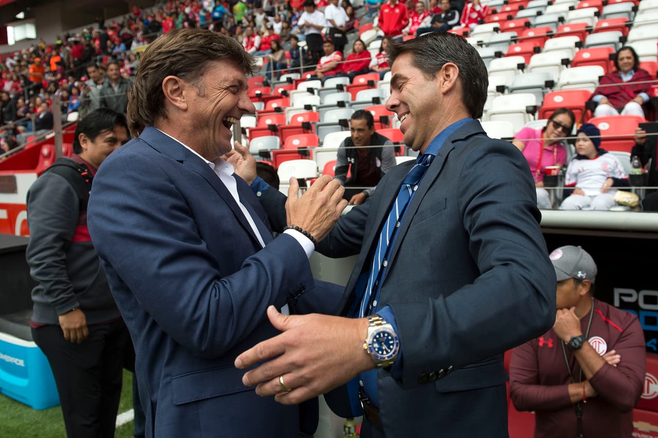 El ambiente en el estadio Nemesio Diez fue in mejorable en el choque de dos equipos que viven realidades diferentes.