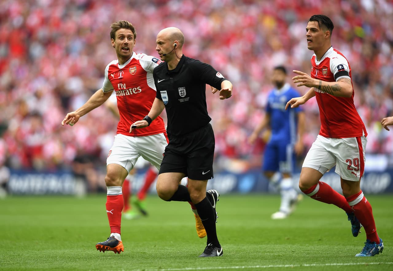 En la jugada del gol hubo una duda arbitral por un posible fuera de juego que fue zanjado a favor del Arsenal para poner el 1-0.