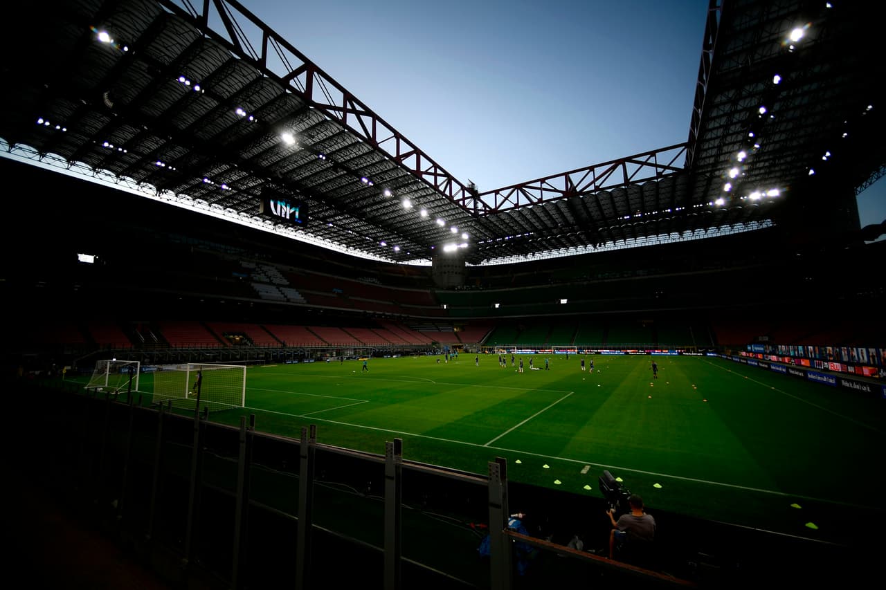 Una bellísima toma general del Estadio Giuseppe-Meazza para el juego entre Inter y Sampdoria.