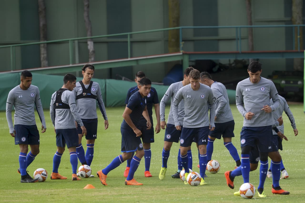Al interior del plantel de Cruz Azul existe un peso que anda silencioso pero es real y es la obligación de un título en Liga MX, aunque ahora camina en calma gracias al buen comienzo de torneo.
