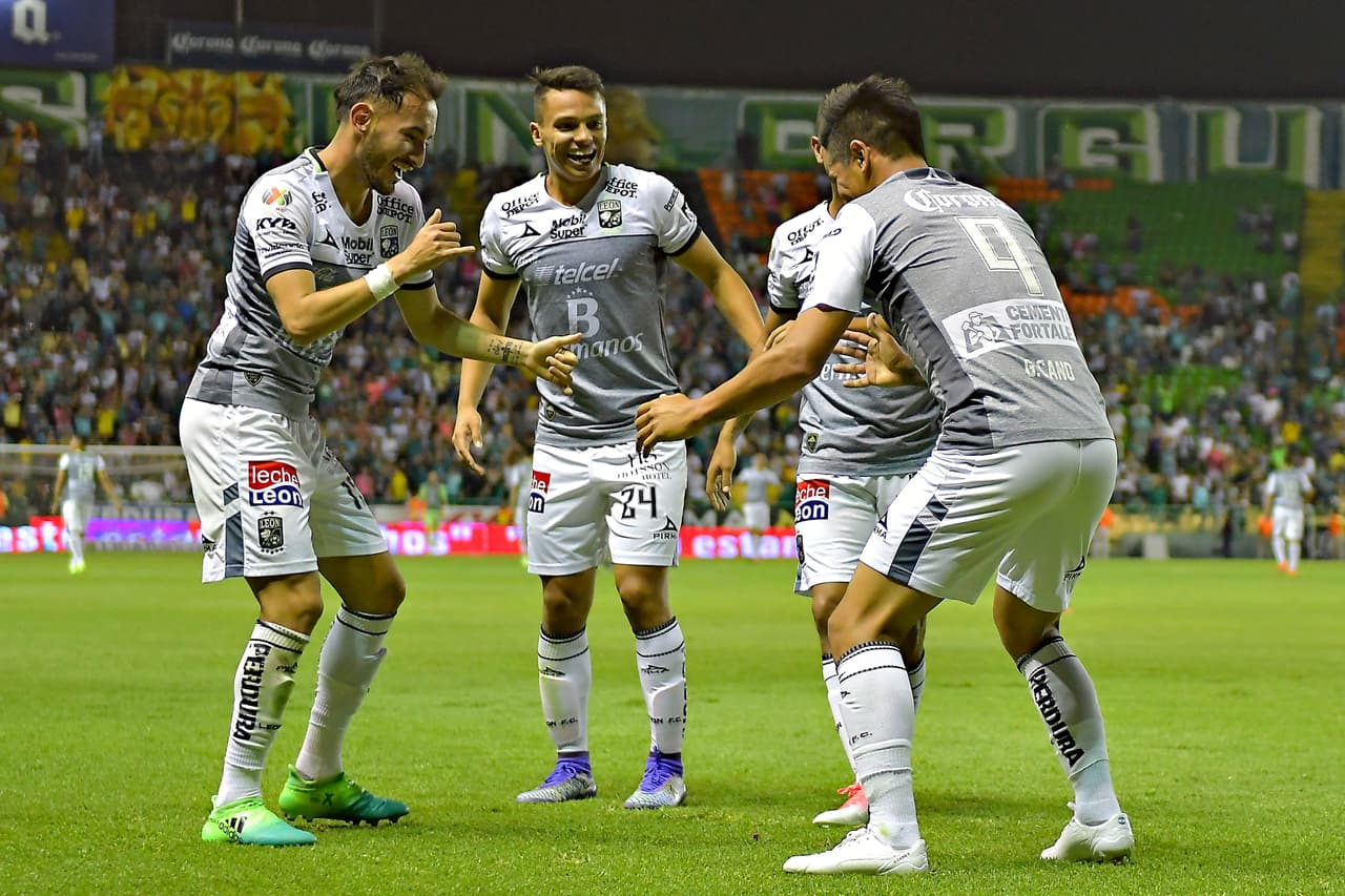 León logró su tercera victoria del campeonato al golear en casa 4 - 0 al Veracruz.
