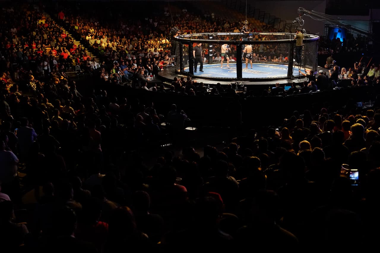 La fiesta del Combate Américas en el Gimnasio Nuevo León de Monterrey tuvo como protagonistas a la intensidad de las artes marciales mixtas y al luchador Alberto del Río.