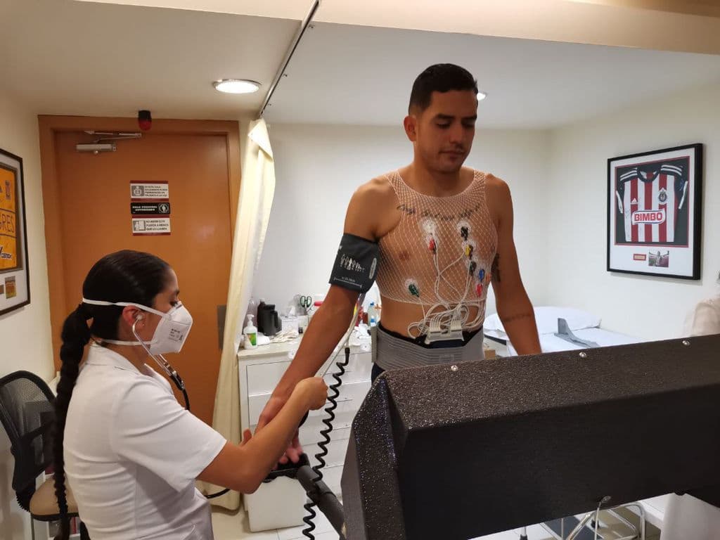 Chivas lleva a cabo exámenes médicos antes de pretemporada.