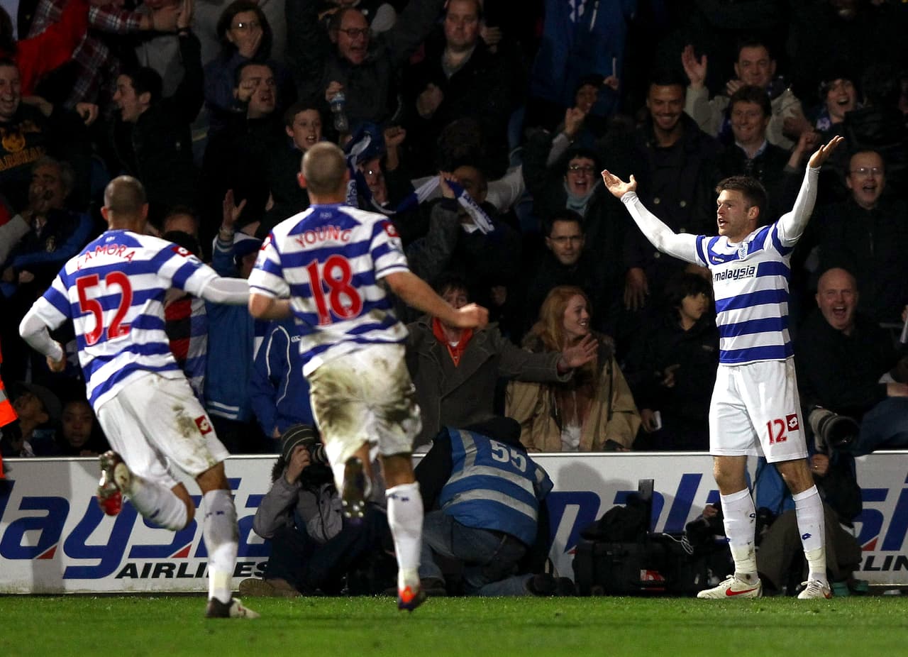Aquella temporada QPR se quedó a un punto de descender y los comandados por Steven Gerrard terminaron en el octavo general.