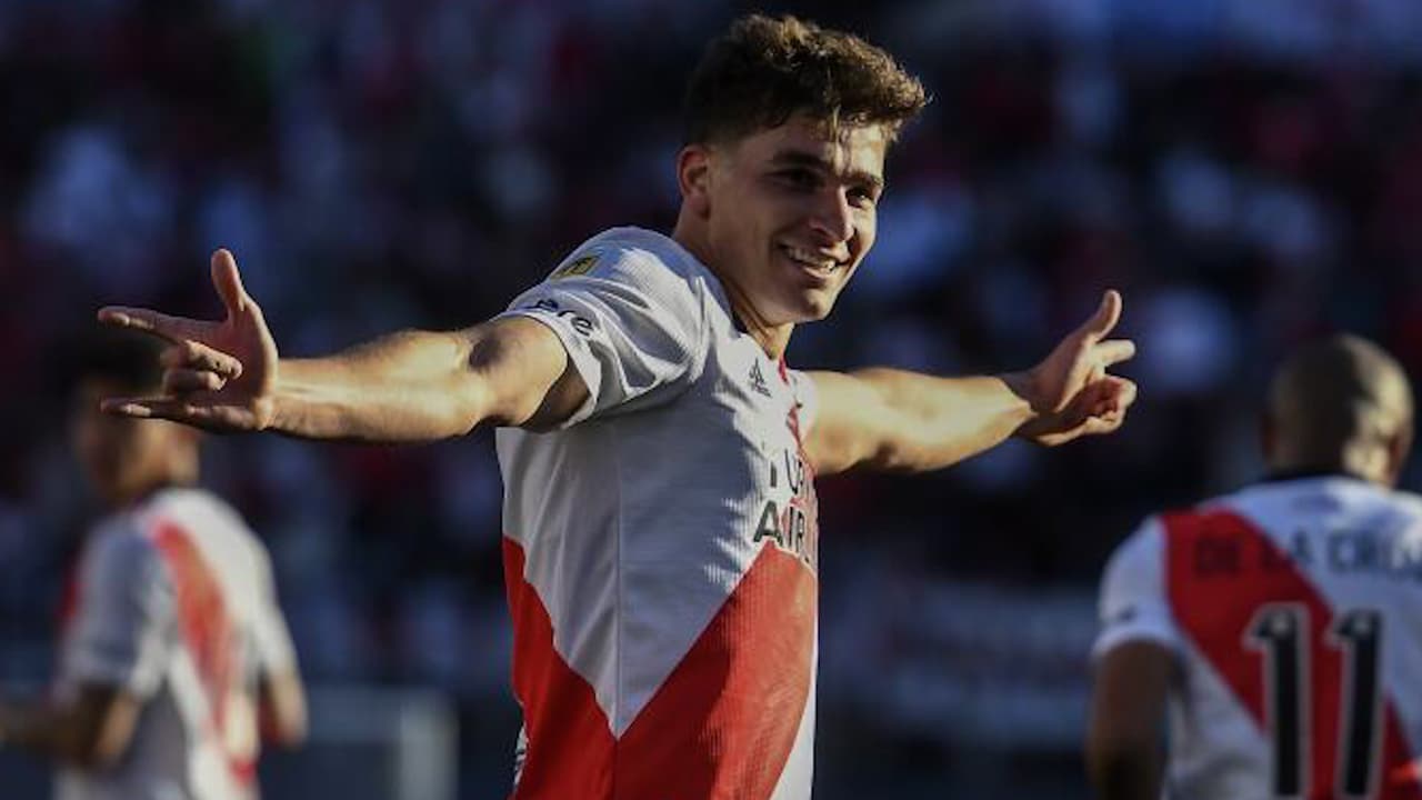 Julián Álvarez firma con Manchester City aunque permanecerá en River