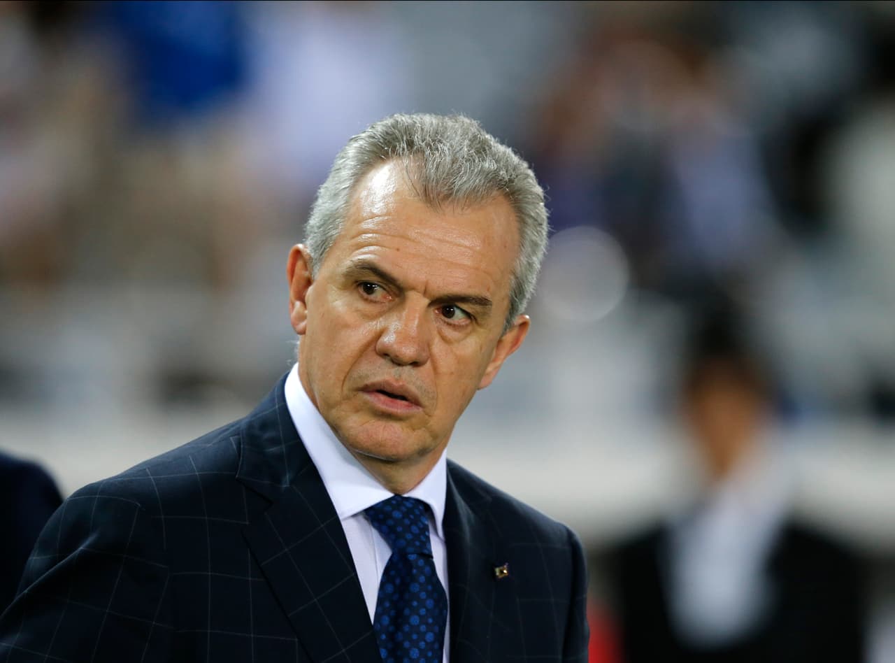 Javier extraña a la familia, no es fácil la distancia.