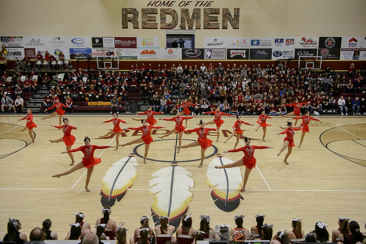 El presidente de la junta en la prepa dijo que iba a ser muy complicado, pero correcto, cambiar el mote de sus equipos deportivos luego de usar el de Redmen desde la década de 1940.
