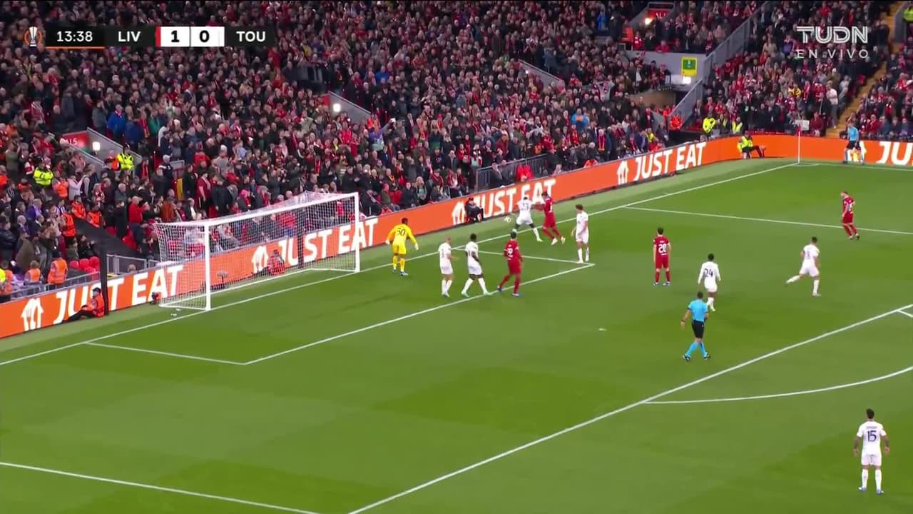 ¡TIRO ATAJADO! disparo por Darwin Núñez.