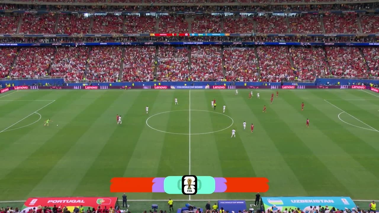 Arranca el partido y la pelota está en juego.