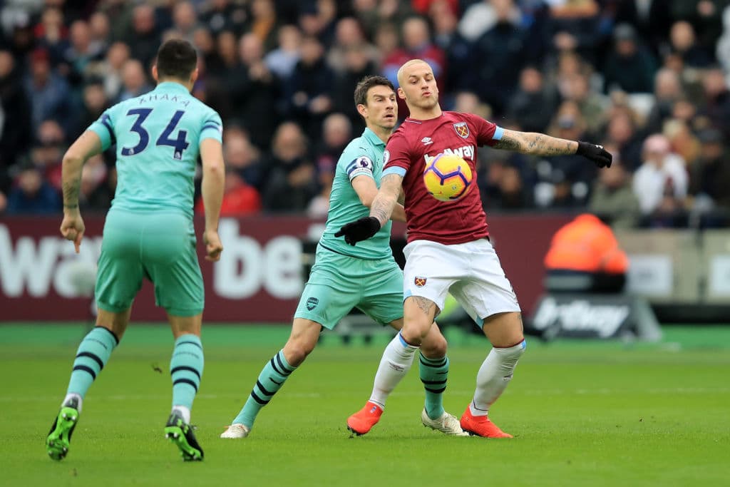 Fue entonces cuando los Hammers, ya pasado el minuto 20, iniciaron la recuperación del esférico y del territorio. Aquí el austriaco Marko Arnautovic intentando dar la media vuelta para tirar.