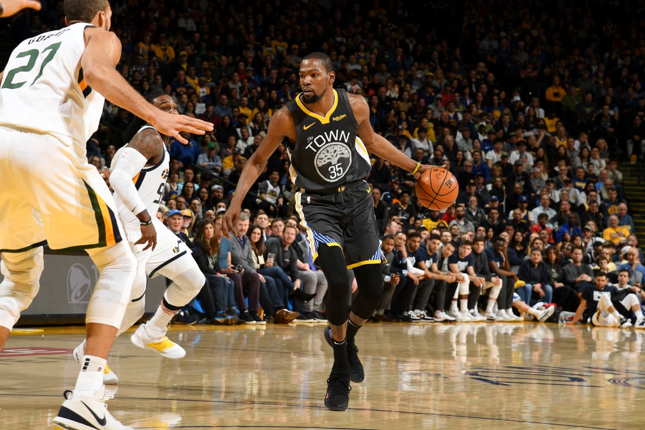 <b>Jazz 108-115 Warriors: </b>el equipo de Oakland sumó su quinto triunfo al hilo para mantenerse en lo más alto de la Conferencia Oeste con tres de diferencia sobre los Nuggets.