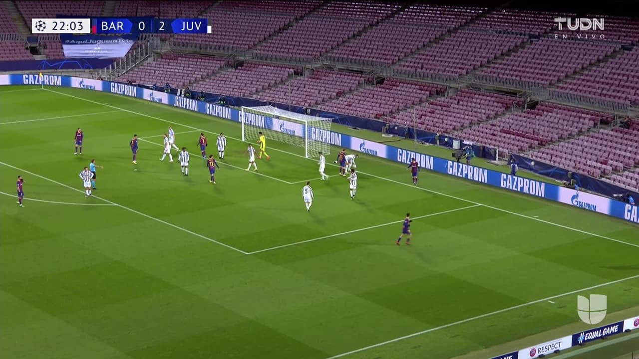 ¡TIRO ATAJADO! disparo por Lionel Messi.