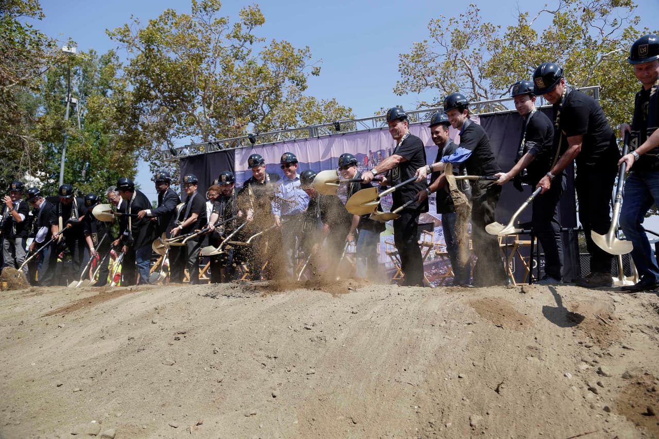 El pabellón de Los Angeles Sport Arena fue demolido para empezar la construcción del escenario del nuevo equipo de la MLS, con una inversión privada de 250 millones de dólares.