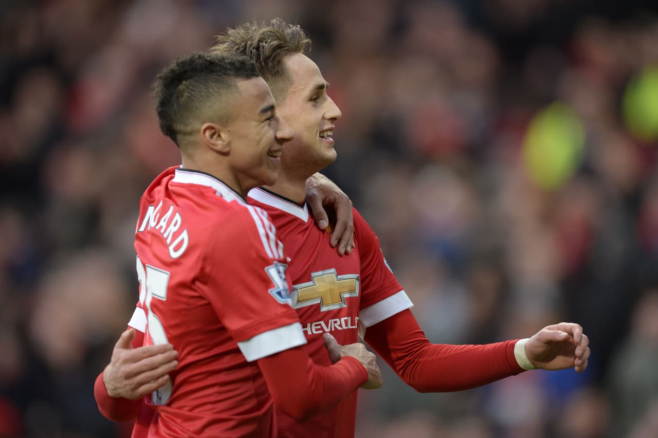 Para colmo, compañeros suyos en los equipos juveniles como Jesse Lingard comenzaron a superarlo en cuanto a rendimiento futbolístico.