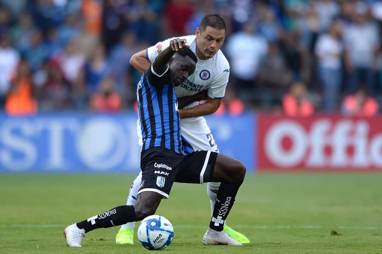 Tres goles de Gallos, obra de Luis Romo y Jair Pereira, fueron suficientes para derrotar a un Cruz Azul que no conoce la victoria en el Apertura 2019.