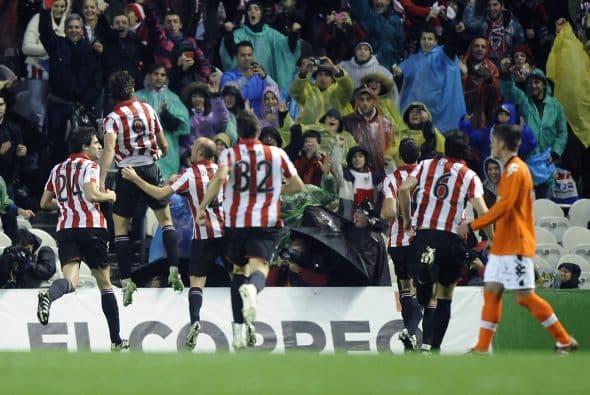 Fernando Llorente culminó una juegada muestra de su poder físico para el 1-0.