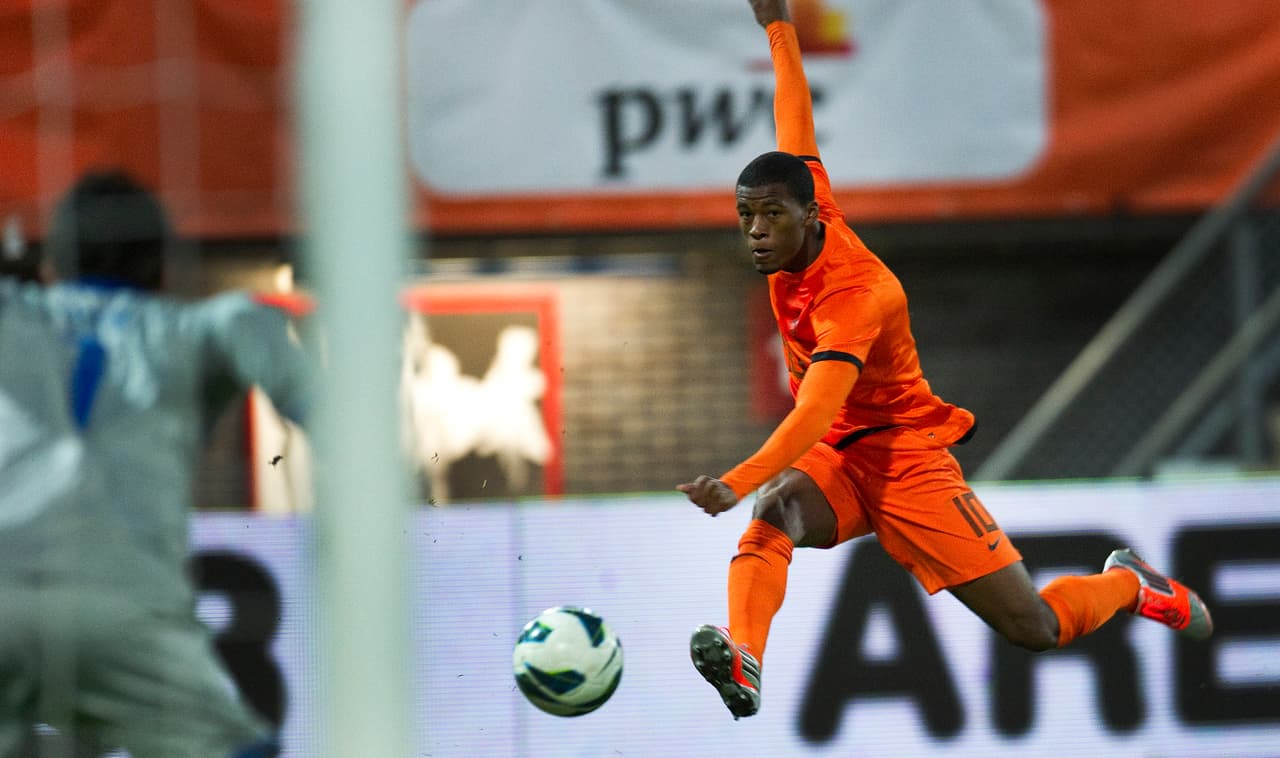 Por su calidad, tuvo un proceso en la Selección Nacional desde el Sub-21, donde jugó dos torneos en 2011 y 2013.