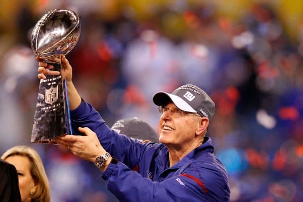 Este es el segundo trofeo que Tom Coughlin le da a los Giants.
